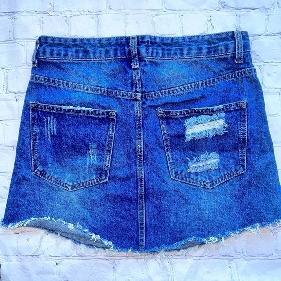 NWOT Junior’s Medium (28) Forever 21 Distressed Style Jean Skirt - Picture 5 of 7